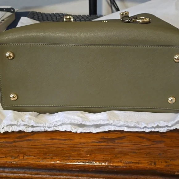 Michael Kors Jet Set Bag And Wallets - Picture 3 of 9